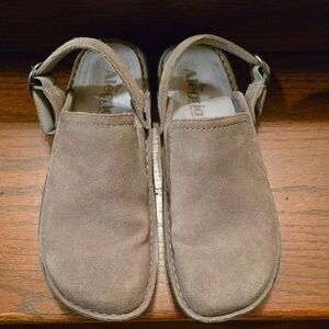 Alegria Brownish/Grey Suede Clogs